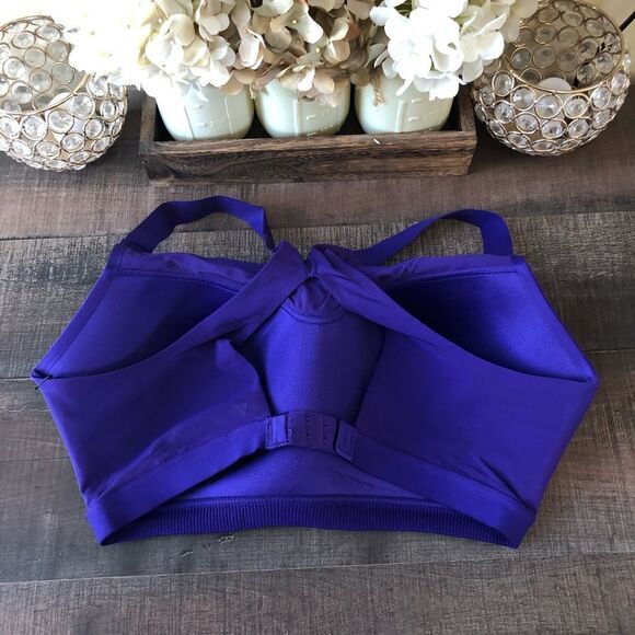 Incredible by Victoria’s Secret Sports Bra - Picture 2 of 4